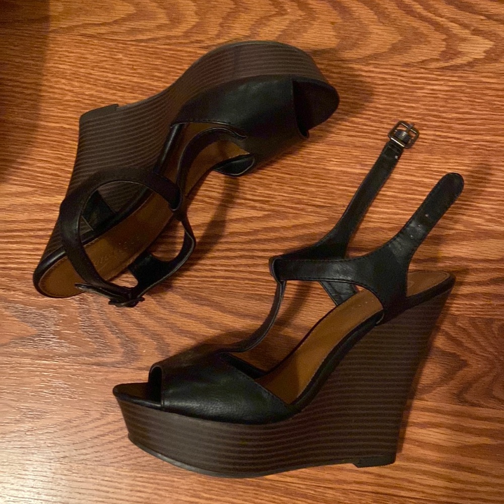 Candies wedges, comfortable and worn once.